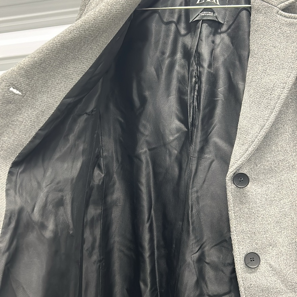 ZARA-LT GREY WOOL BLEND COAT W/2 SIDE SLANT POCKETS & 2 BLACK BUTTONS IN FRONT - Picture 10 of 14
